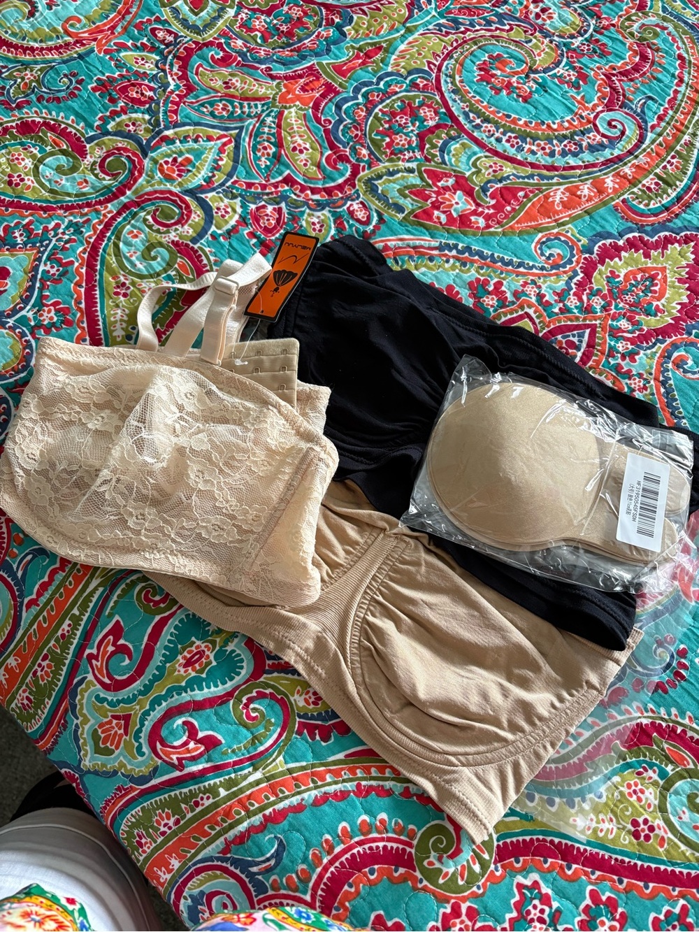 Lot of 3 new strapless & convertible bras fit 40C plus bonus